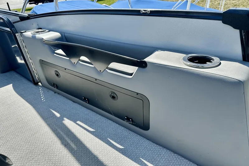 Slide: The Image of Tahoe cascade vrb 2022 - 17