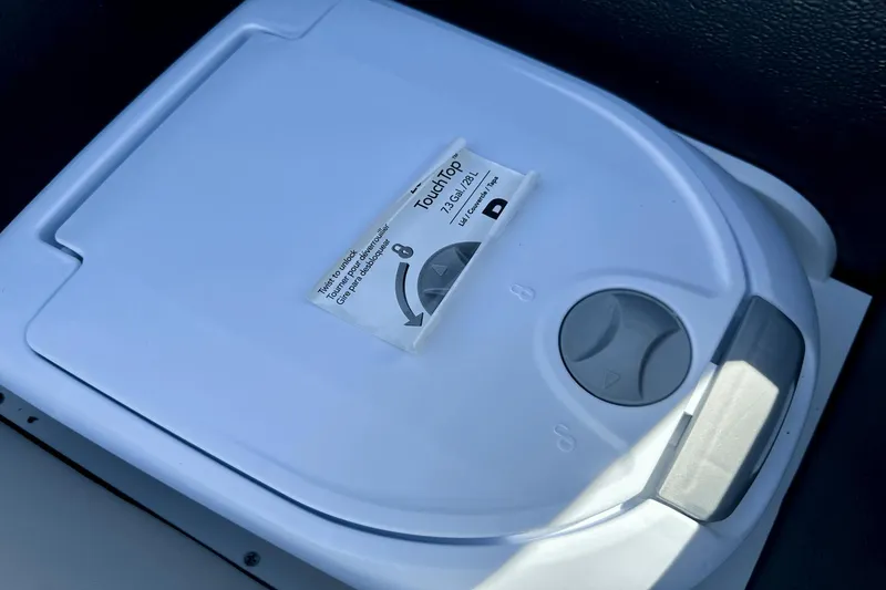 Slide: The Image of Tahoe cascade vrb 2022 - 18