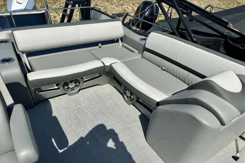 Slide: The Image of Tahoe cascade vrb 2022 - 20