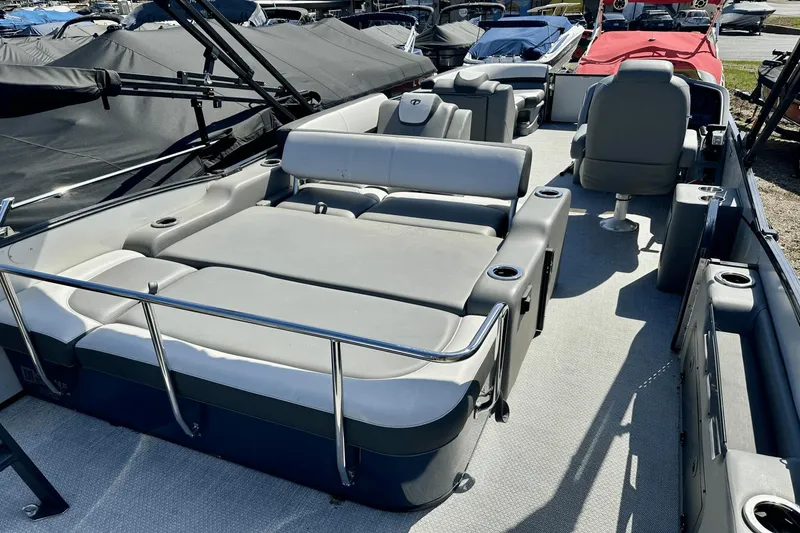 Slide: The Image of Tahoe cascade vrb 2022 - 24