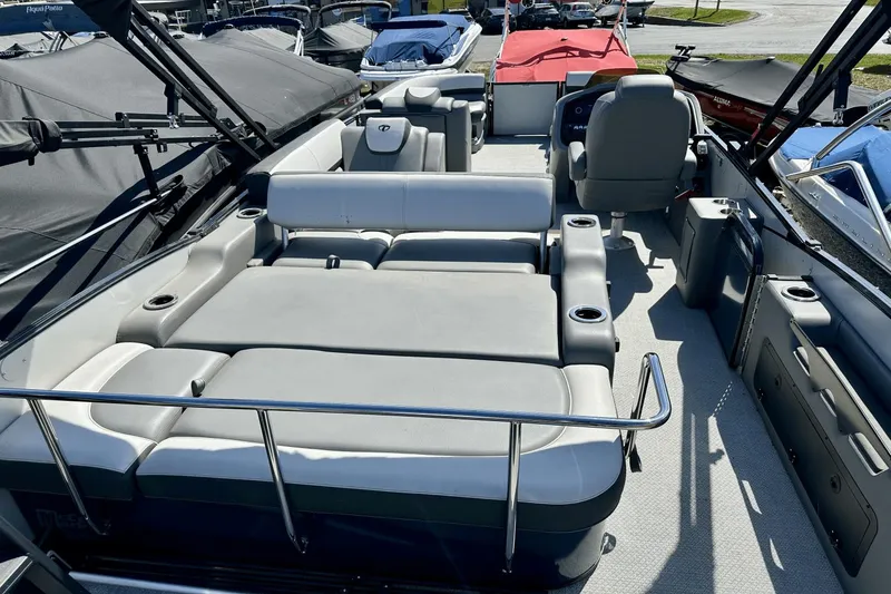 Slide: The Image of Tahoe cascade vrb 2022 - 25