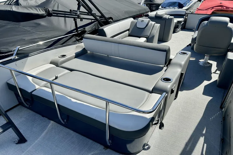 Slide: The Image of Tahoe cascade vrb 2022 - 26