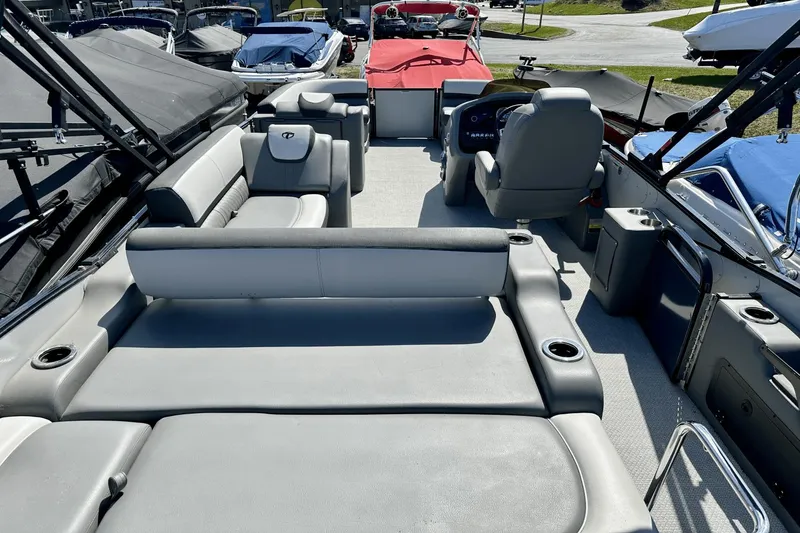 Slide: The Image of Tahoe cascade vrb 2022 - 27