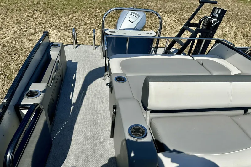 Slide: The Image of Tahoe cascade vrb 2022 - 28