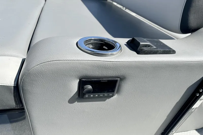 Slide: The Image of Tahoe cascade vrb 2022 - 29