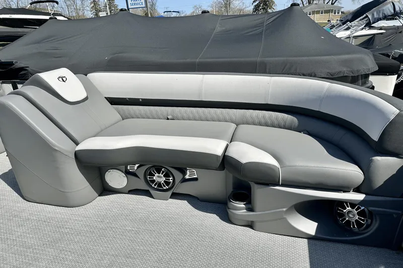 Slide: The Image of Tahoe cascade vrb 2022 - 3