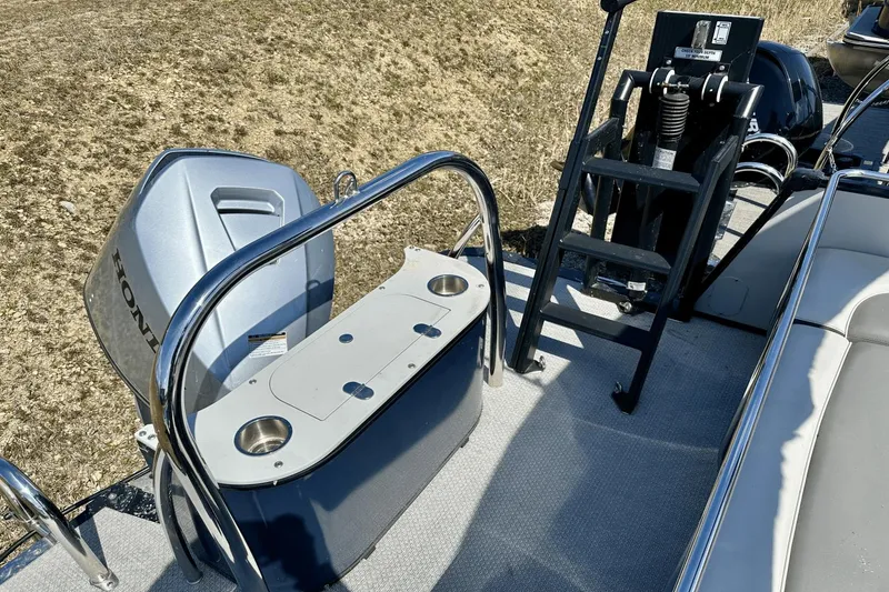 Slide: The Image of Tahoe cascade vrb 2022 - 31