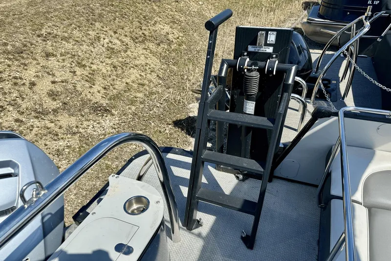 Slide: The Image of Tahoe cascade vrb 2022 - 34