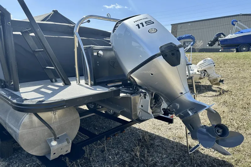 Slide: The Image of Tahoe cascade vrb 2022 - 36