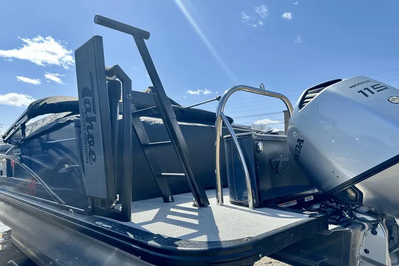 Slide: The Image of Tahoe cascade vrb 2022 - 37