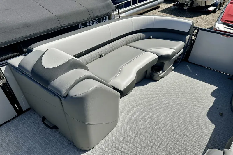 Slide: The Image of Tahoe cascade vrb 2022 - 4