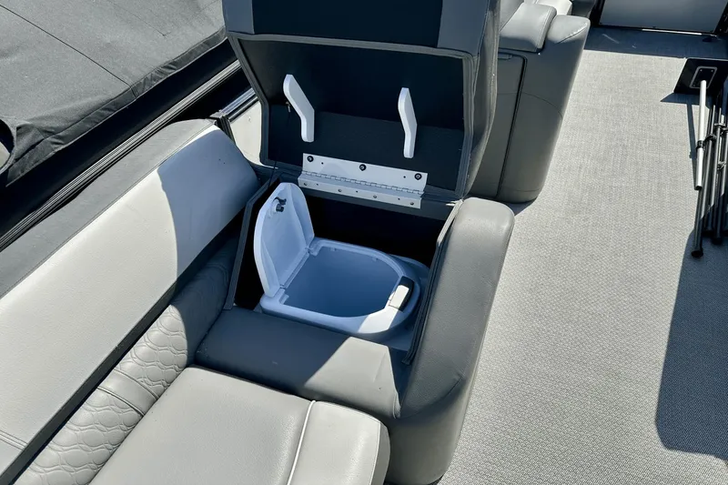 Slide: The Image of Tahoe cascade vrb 2022 - 7