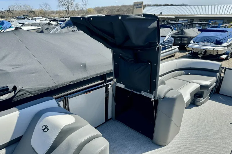 Slide: The Image of Tahoe cascade vrb 2022 - 8