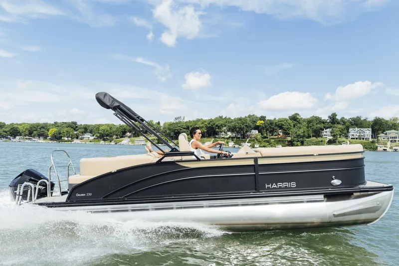 Slide: The Image of Harris Cruiser 230 2025 - 10