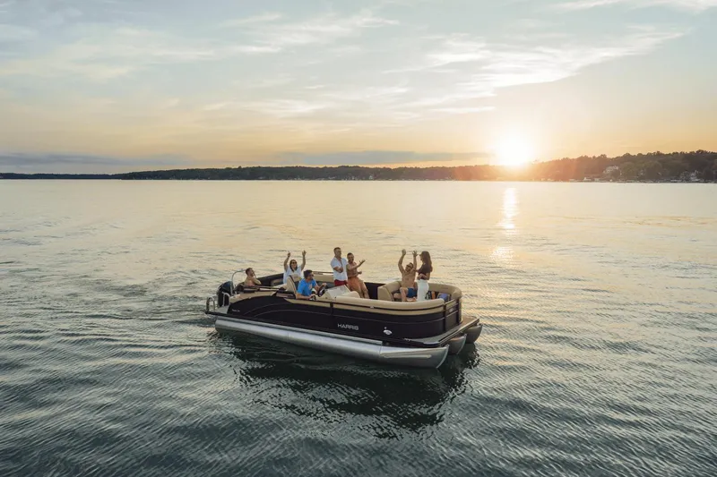 Slide: The Image of Harris Cruiser 230 2025 - 21