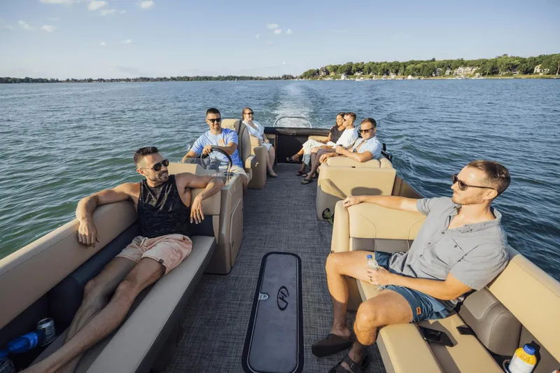 Slide: The Image of Harris Cruiser 230 2025 - 36