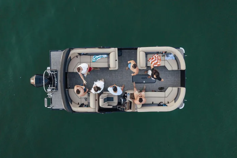 Slide: The Image of Harris Cruiser 230 2025 - 61