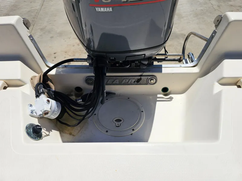 Slide: The Image of 2002 Sea Pro SV2100CC Bay Boat with Yamaha outboard motor, rear view. - 39