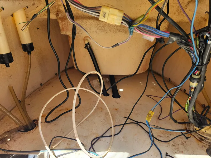 Slide: The Image of Wiring and cables inside a 2002 Sea Pro SV2100CC Bay Boat. - 45