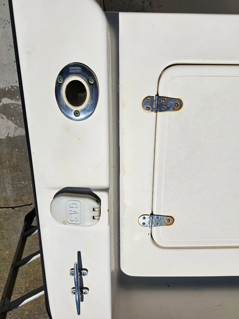 Slide: The Image of 2002 Sea Pro SV2100CC Bay Boat deck with gas cap and hatch. - 48