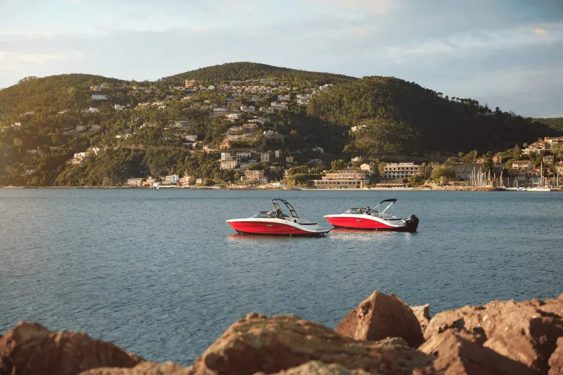 Slide: The Image of Sea Ray SPX 210 Outboard 2025 - 34