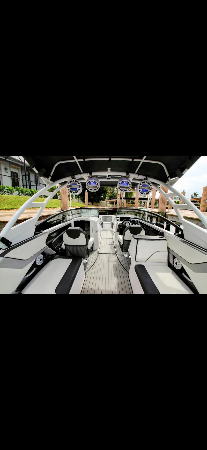 Slide: The Image of 2023 Yamaha Boats 252SD interior with modern design and advanced features. - 6