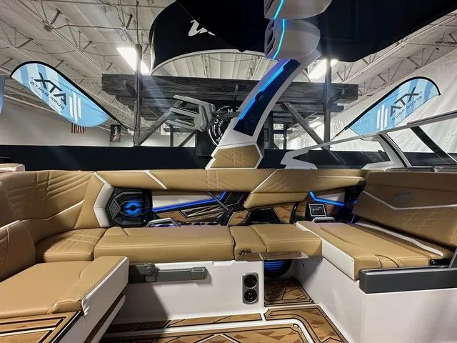 Slide: The Image of Tigé Ultré 23ZX 2025 - 9