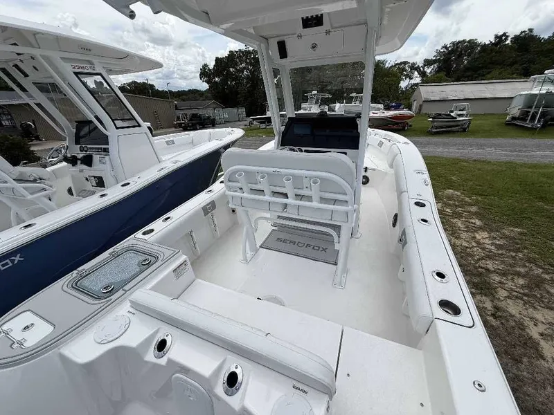 Slide: The Image of Sea Fox 228 Commander 2025 - 3