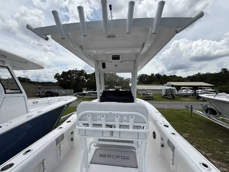 Slide: The Image of Sea Fox 228 Commander 2025 - 5