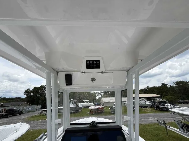 Slide: The Image of Sea Fox 228 Commander 2025 - 7