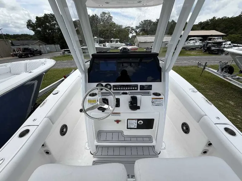 Slide: The Image of Sea Fox 228 Commander 2025 - 9