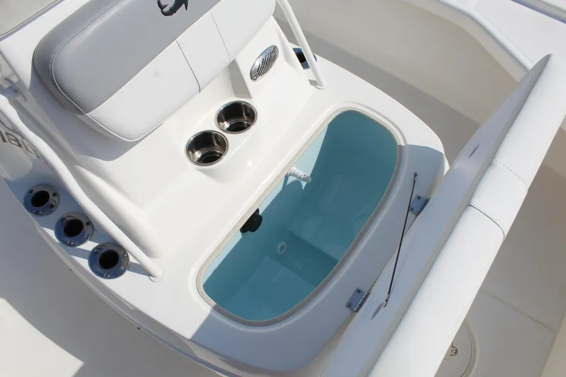 Slide: The Image of 2025 Mako 18 LTS boat interior with livewell and cup holders. - 14