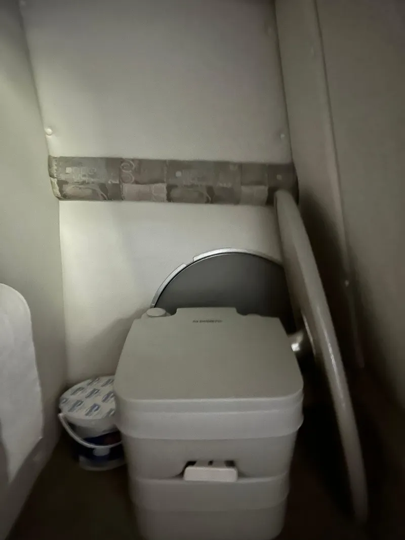 Slide: The Image of Crownline Boats 235 CCR 2006 - 11