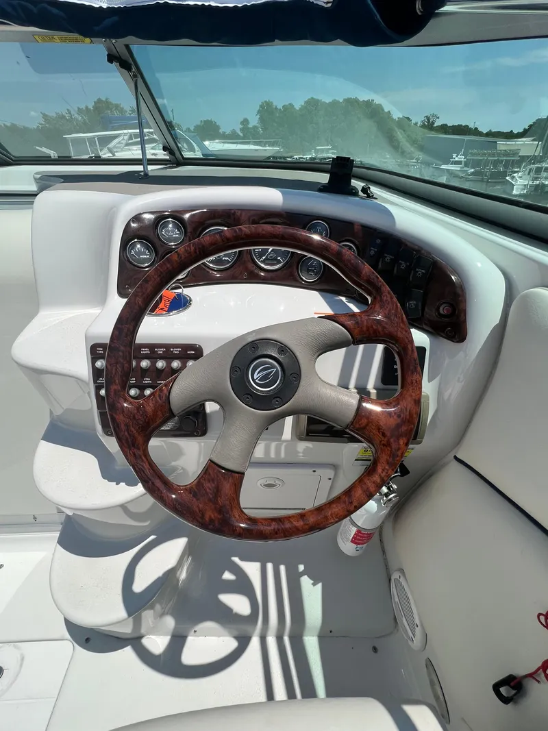 Slide: The Image of Crownline Boats 235 CCR 2006 - 8