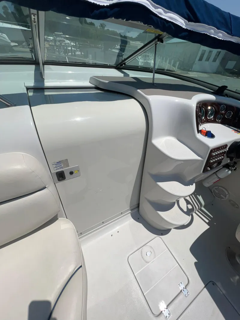 Slide: The Image of Crownline Boats 235 CCR 2006 - 9