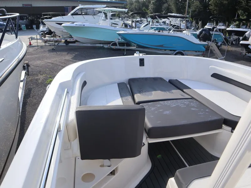 Slide: The Image of Bayliner Trophy T22CC 2025 - 13