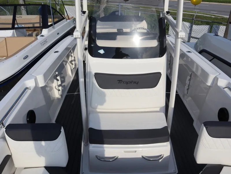 Slide: The Image of Bayliner Trophy T22CC 2025 - 14