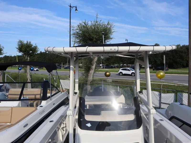 Slide: The Image of Bayliner Trophy T22CC 2025 - 15