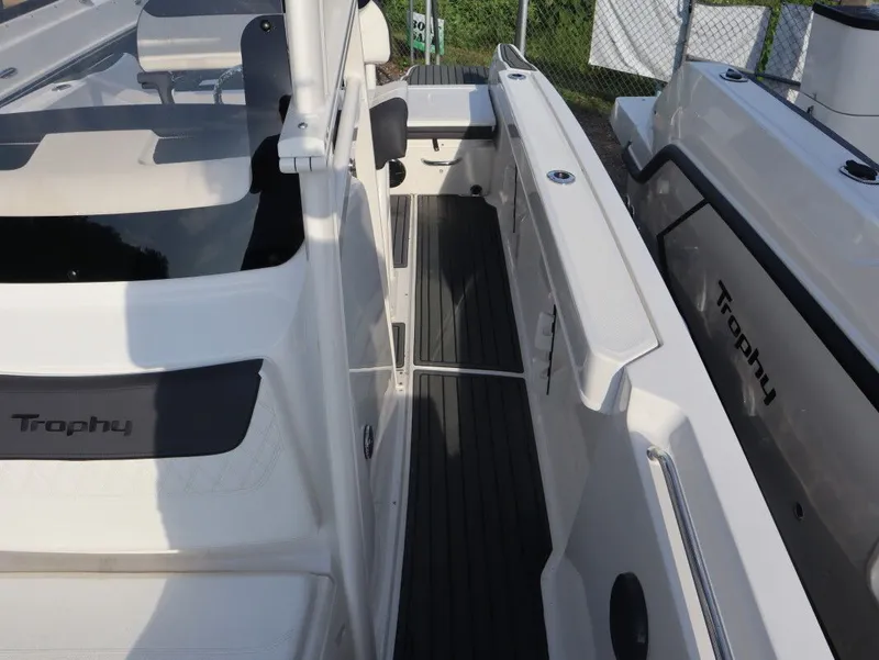 Slide: The Image of Bayliner Trophy T22CC 2025 - 17