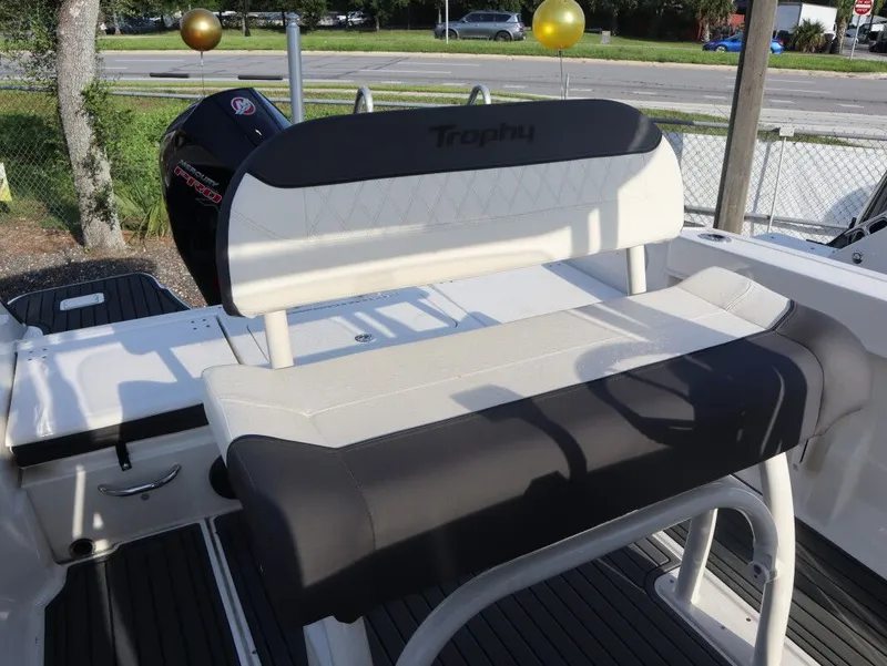 Slide: The Image of Bayliner Trophy T22CC 2025 - 18