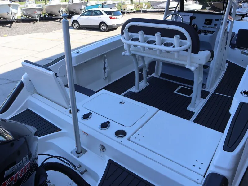 Slide: The Image of Bayliner Trophy T22CC 2025 - 25