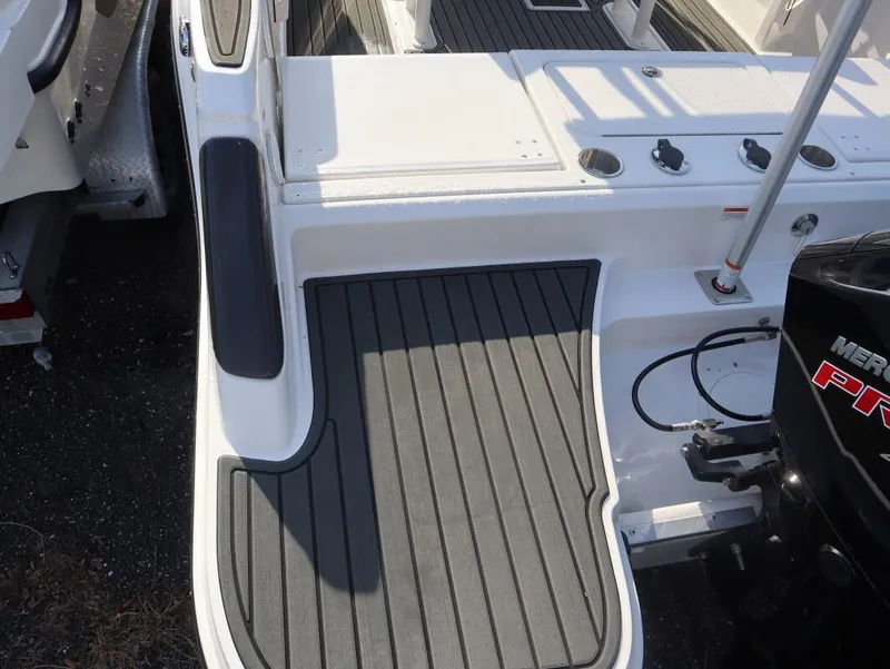 Slide: The Image of Bayliner Trophy T22CC 2025 - 5