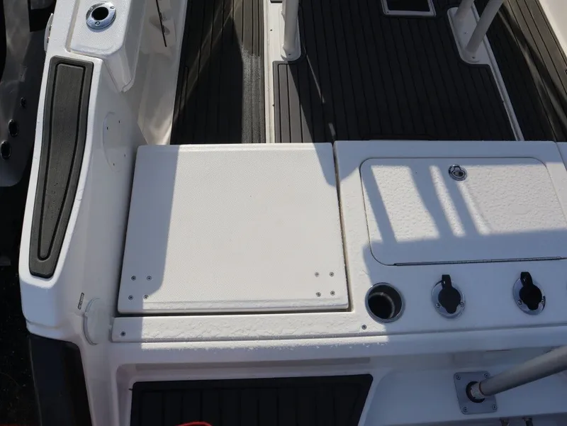 Slide: The Image of Bayliner Trophy T22CC 2025 - 6