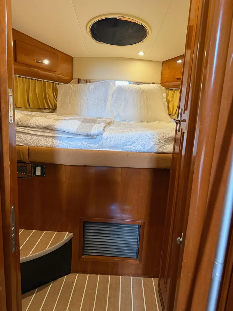 Slide: The Image of Carver Motoryacht 2004 - 25