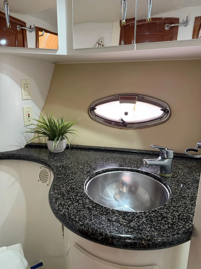 Slide: The Image of Carver Yachts Motoryacht 2004 - 23