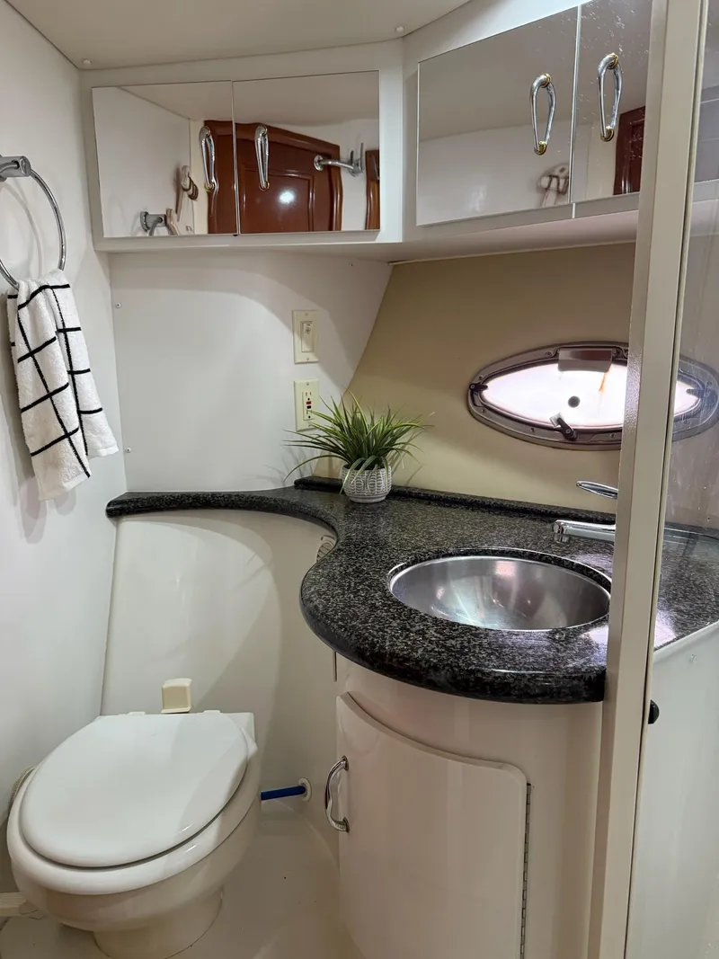 Slide: The Image of Carver Yachts Motoryacht 2004 - 24