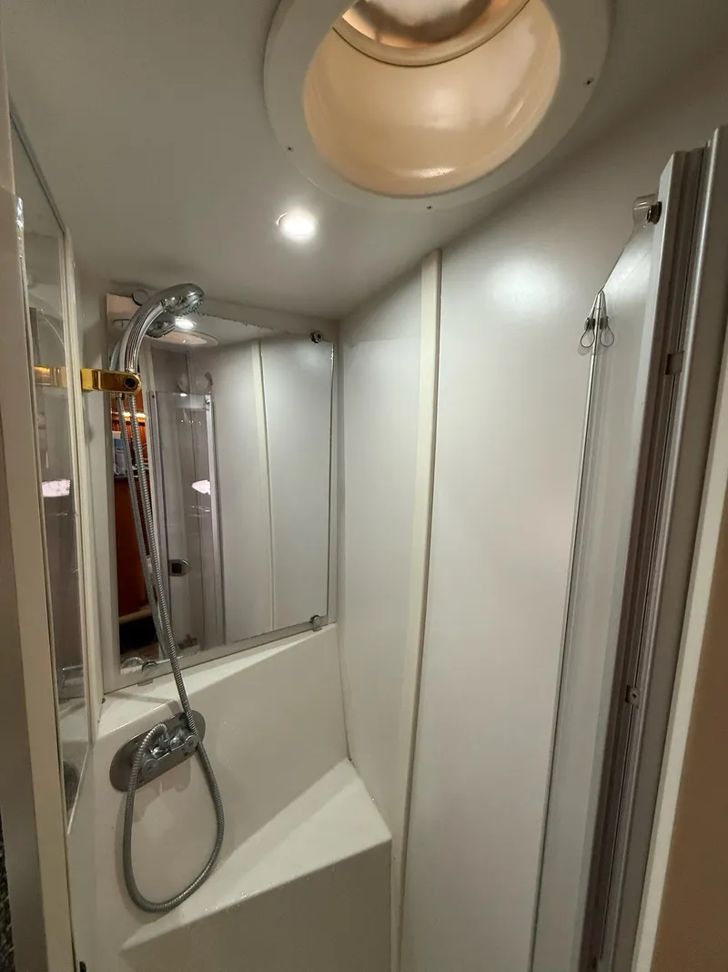 Slide: The Image of Carver Yachts Motoryacht 2004 - 26