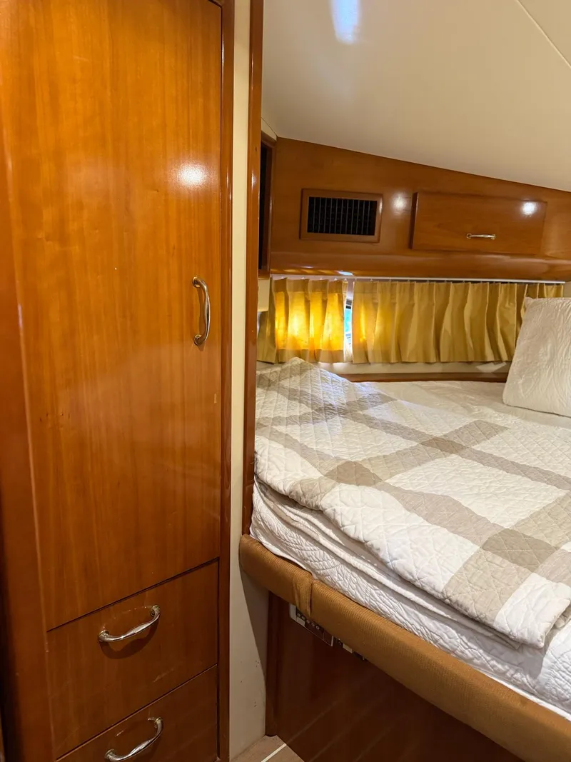 Slide: The Image of Carver Yachts Motoryacht 2004 - 32