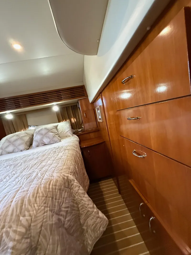 Slide: The Image of Carver Yachts Motoryacht 2004 - 40