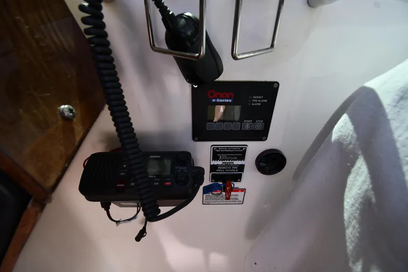 Slide: The Image of Control panel and radio equipment on a 2008 Savannah 54 EXPRESS boat. - 28